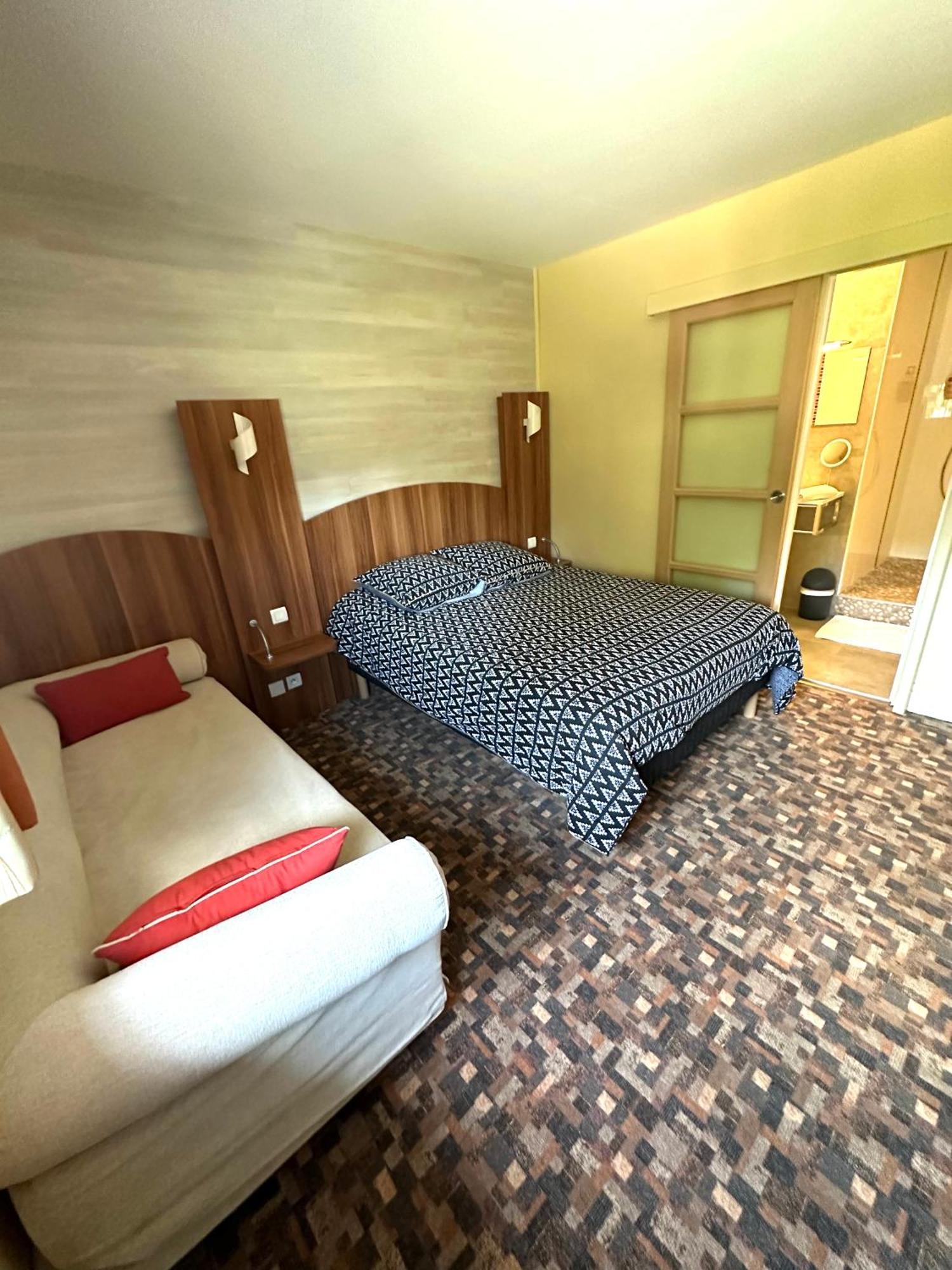 Hotel Roc Land Les Portes du Coglais ภายนอก รูปภาพ