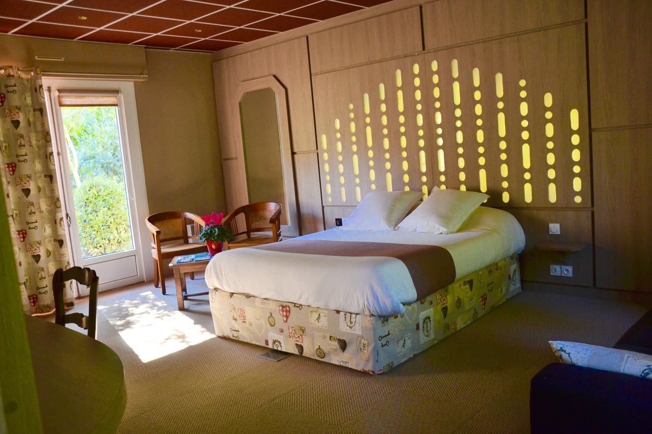 Hotel Roc Land Les Portes du Coglais ภายนอก รูปภาพ