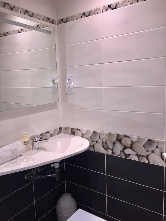 Hotel Roc Land Les Portes du Coglais ภายนอก รูปภาพ